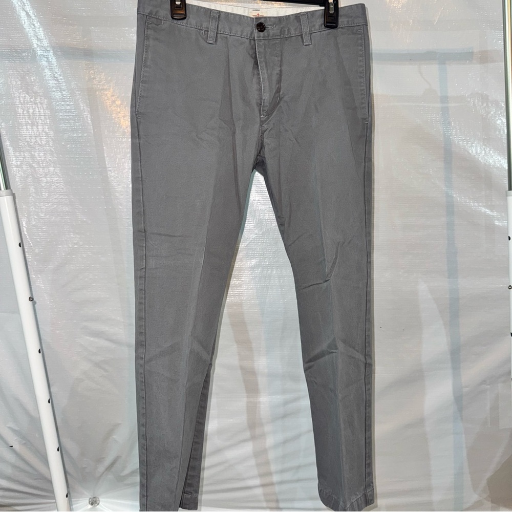 Dockers Men's Charcoal Chinos